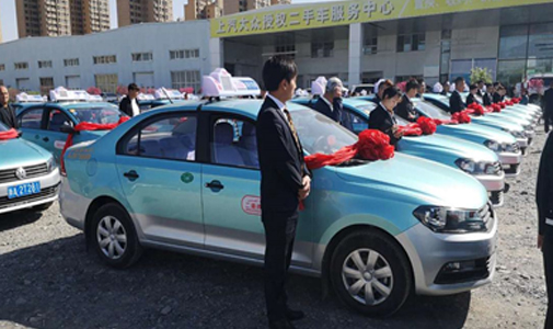 新疆烏魯木齊市智能出租車LED全彩頂燈屏安裝項(xiàng)目