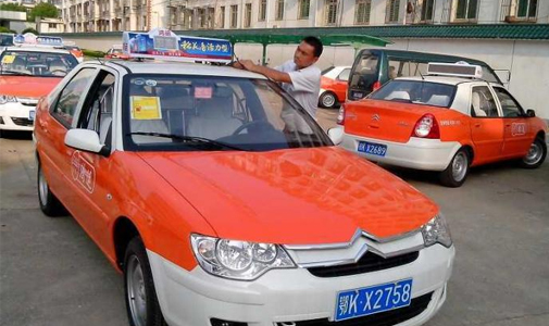 湖北省孝感市智能出租車LED全彩頂燈屏安裝項(xiàng)