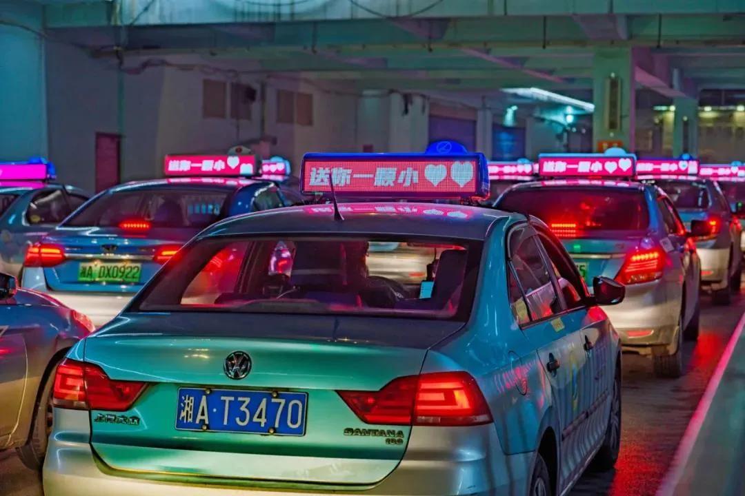 無(wú)線出租車LED頂燈顯示屏控制系統(tǒng)的優(yōu)勢(shì)(圖1) 無(wú)線出租車LED頂燈顯示屏控制系統(tǒng)的優(yōu)勢(shì)(圖1)